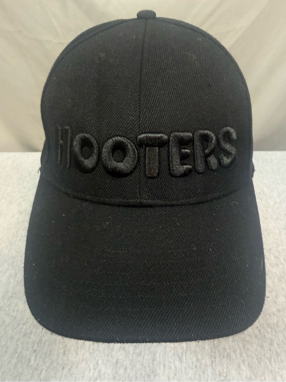 Vintage Hooters- K-Products Spellout Embroidered Black Snapback Hat - OS